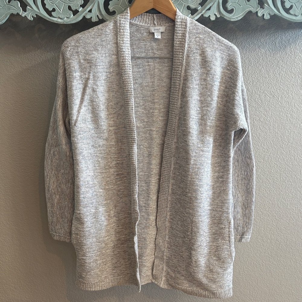 Elegant Women's Light Gray Cardigan